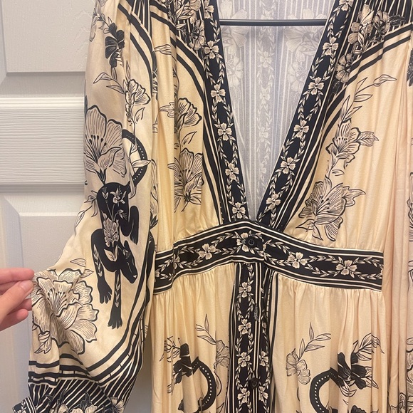 FARM RIO Elegant Black and Cream Floral Dress - Picture 5 of 8